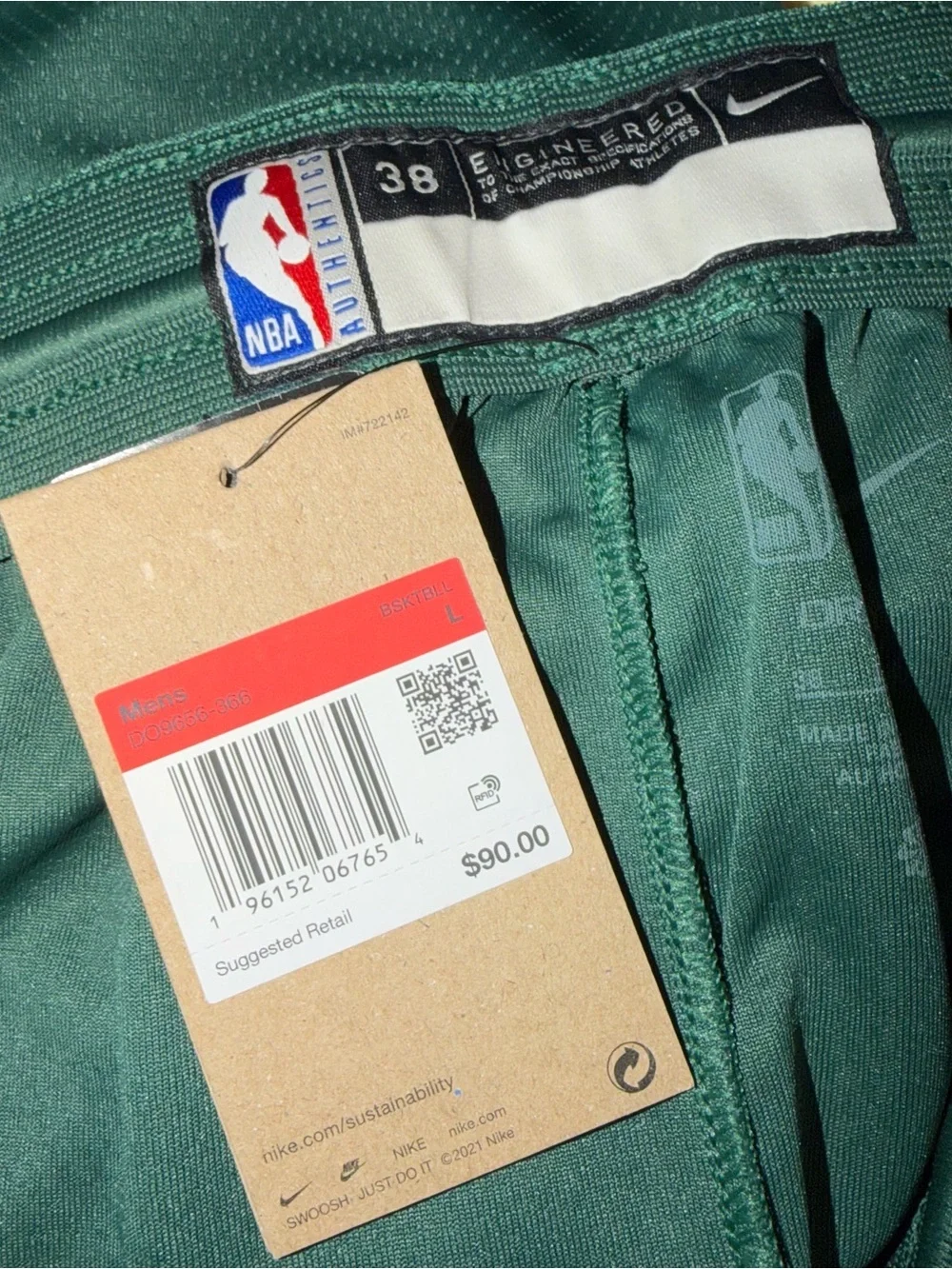 NWT Nike Detroit Pistons Men’s Large 38 Shorts Shirt Set 22/23 City Edition NBA